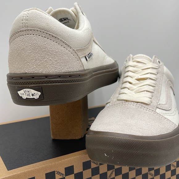 Vans Men’s Bmx Old Skool
Marshmallow/Gum
VN0005UZOVM Sneakers - Picture 9 of 16